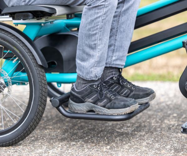 Hervorschwenkbare Fußablage am Fun2Go