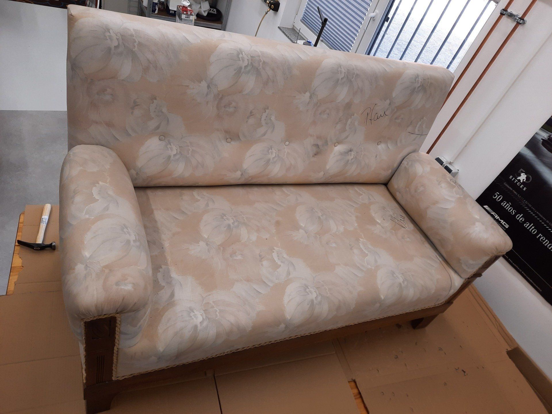 LAURiginal, altes Sofa vor der Restauration