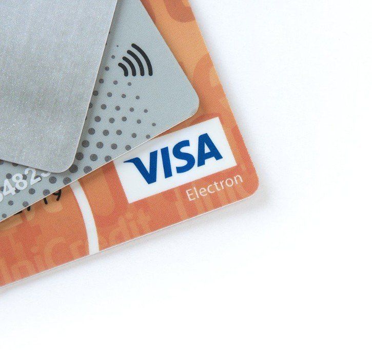 Kreditkarte, EC-Karte, Geldkarte mit NFC / RFID Funksymbol