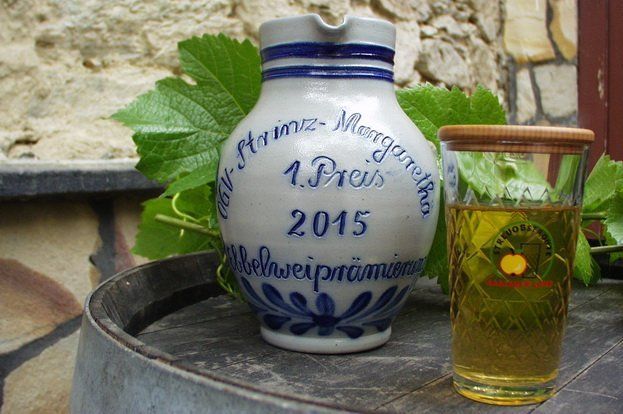 1. Platz bei der Apfelweinprämierung in Strinz-Margarethä 2015 2. Platz bei der hessischen Apfelweinmeisterschaft 2015