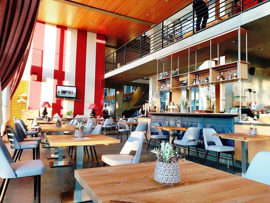 Café‑Restaurant „Ausblick T‑19“ Innenansicht