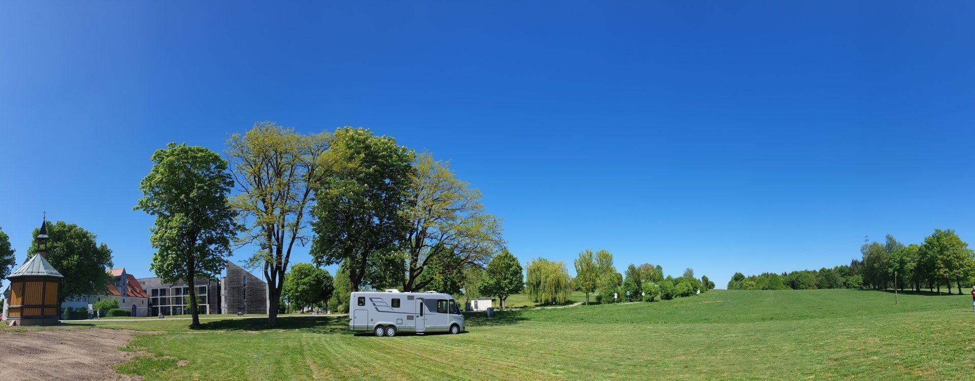 Wohnmobil in ruhiger Naturumgebung