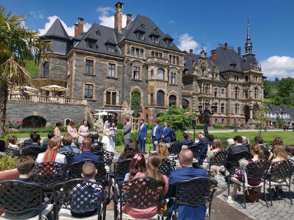 Schloss Lieser Freie Trauung vor Schloss Lieser an der Mosel