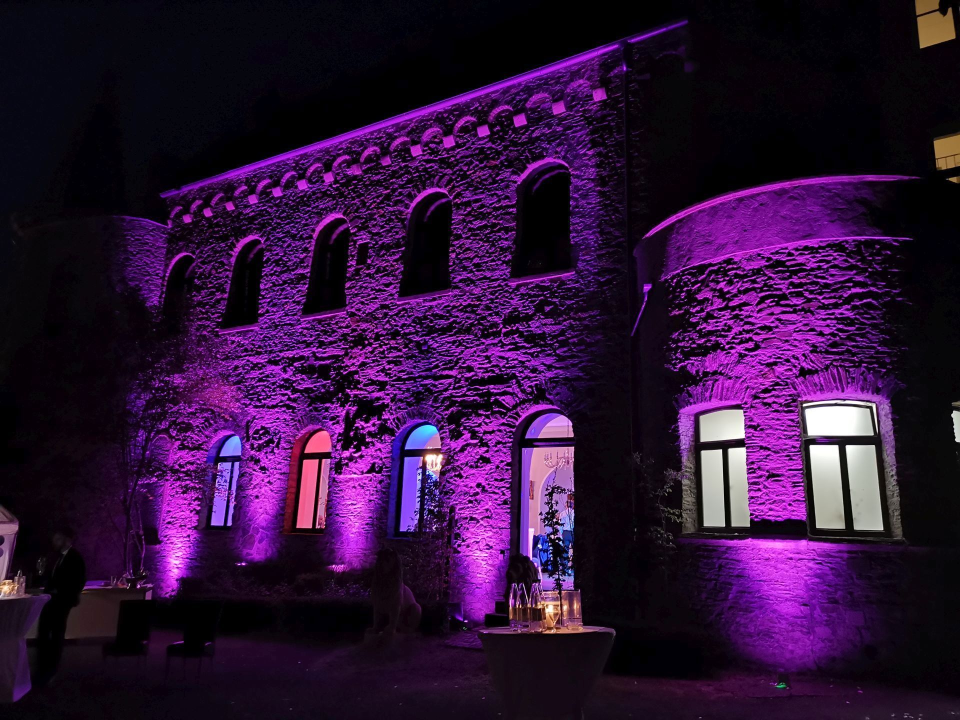 Schloss Dhaun Lila beleuchtetes Schloss Dhaun