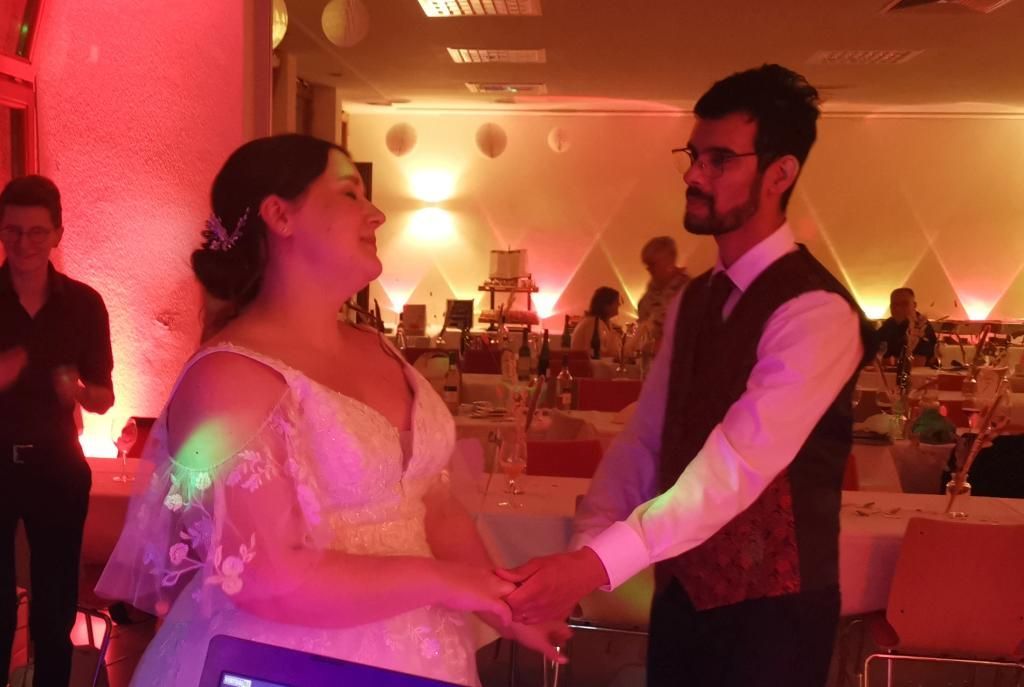 Brautpaar beim Hochzeitstanz