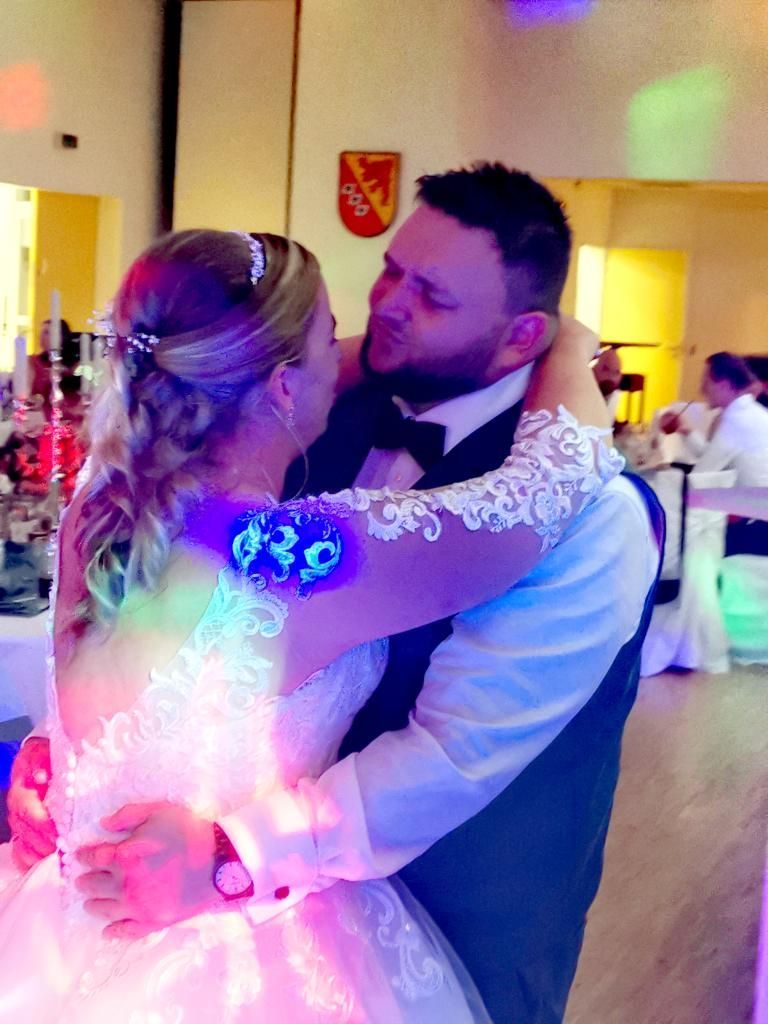 Brautpaar beim Hochzeitstanz