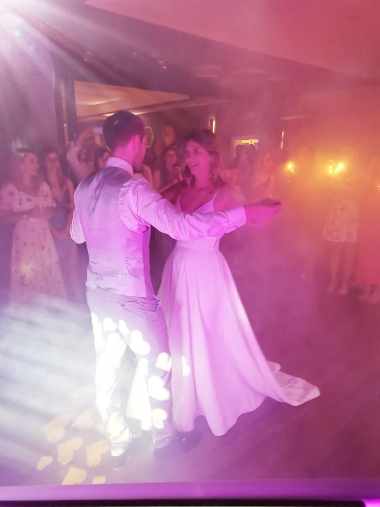 Brautpaar beim Tanzen im Berghotel Kristall