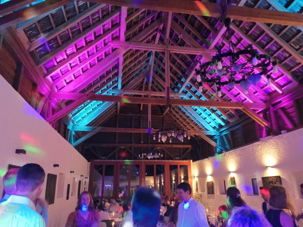 Ausleuchtung einer Scheune Innenbeleuchtung einer Scheune mit Spots