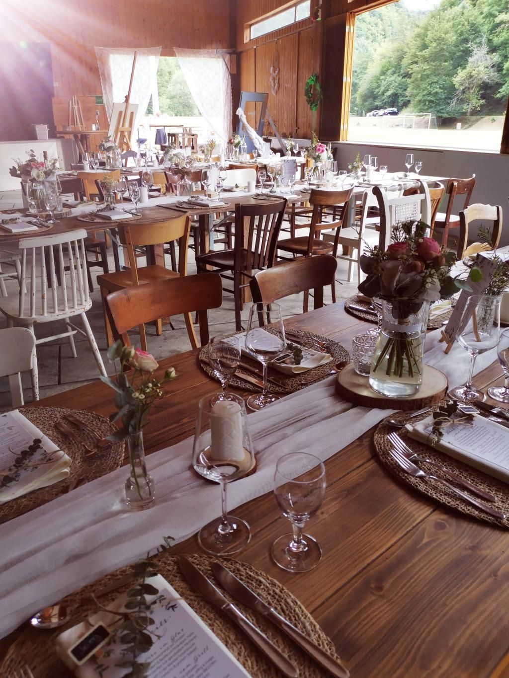 Rustikale Deko auf dem Sportgelände Nohen