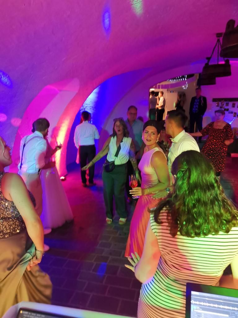 Hochzeitsgäste tanzen