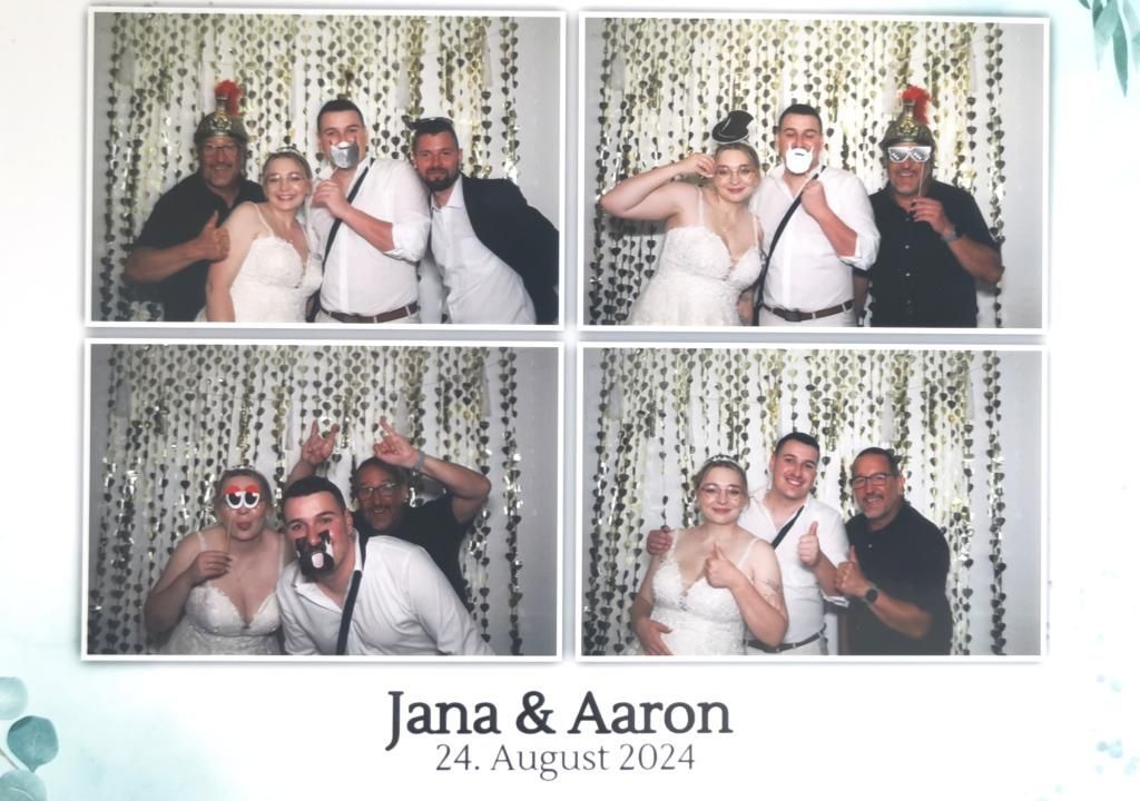 Brautpaar mit DJ Tom in der Fotobox