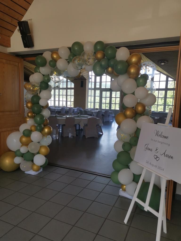 Eingangsbereich der Hochzeit mit Luftballons