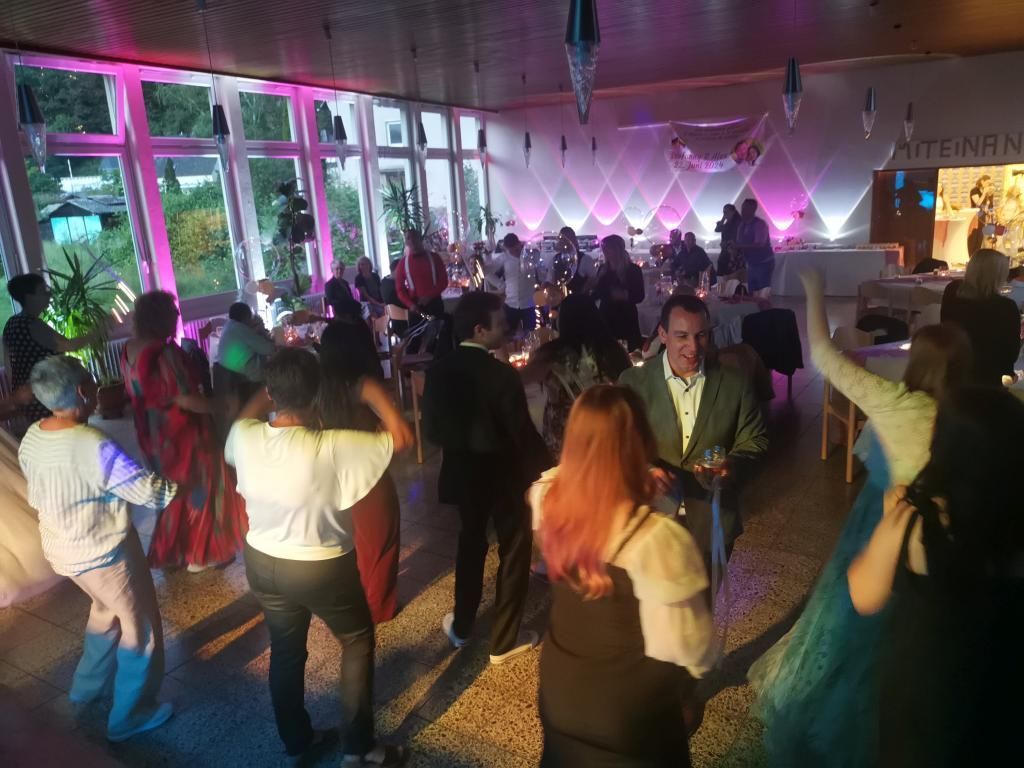 Gäste tanzen auf der Hochzeit in Idar-Oberstein
