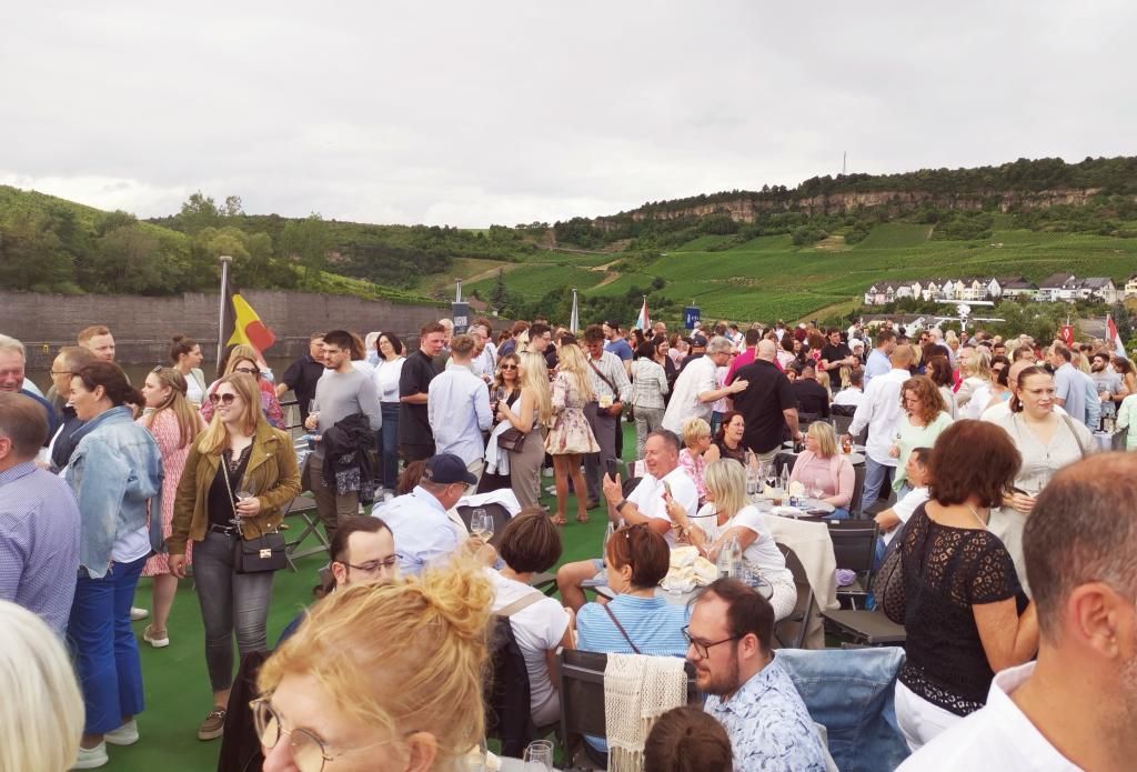 450 Gäste bei der Weinbootschaft auf der Marie Astrid