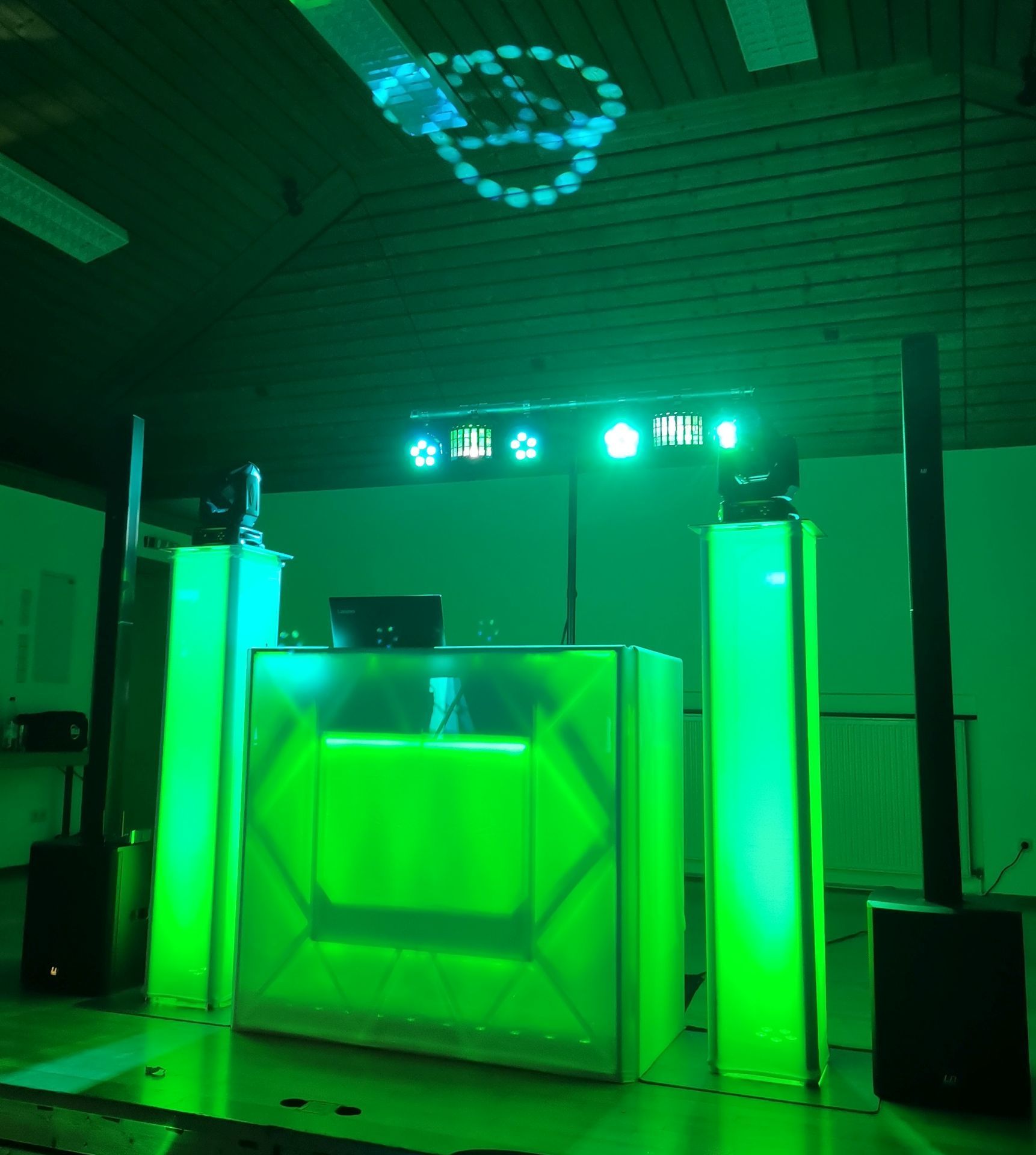 Wedding Paket mit Pultbeleuchtung dj_tom_beleuchtung_stative_tower