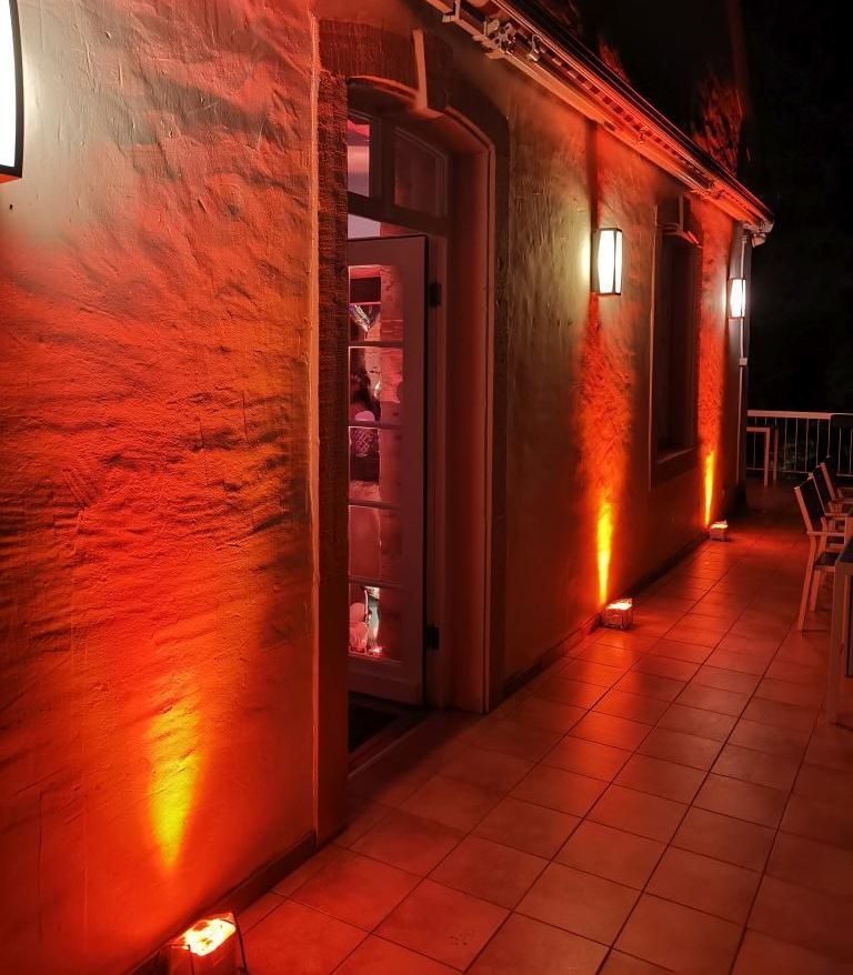 Party-Pack im Einsatz Beleuchtung einer Location in Amber