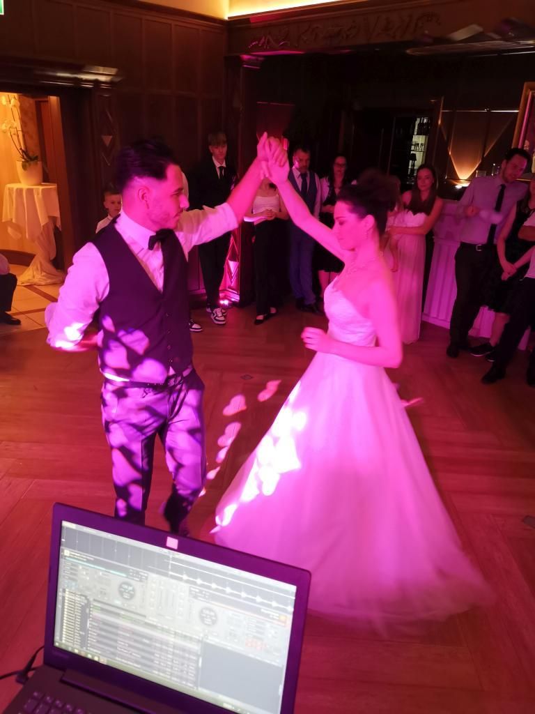 Brautpaar beim Hochzeitstanz