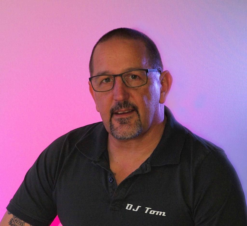 DJ Tom - euer Hochzeits-DJ aus Rheinland-Pfalz DJ Tom - euer Hochzeits-DJ aus Rheinland-Pfalz