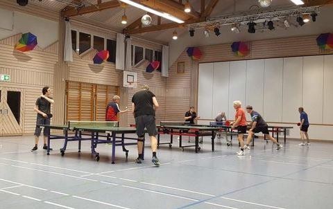 Tischtennis-Training in der Mehrzweckhalle Bingerbrück Tischtennis in Bingerbrück