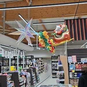 decor-ballons-noel-hypermarche-evreux