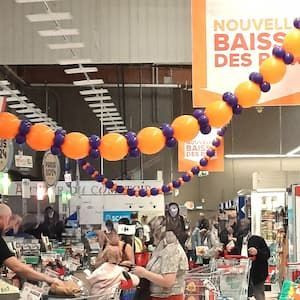 decor-guirlande-ballons-magasin