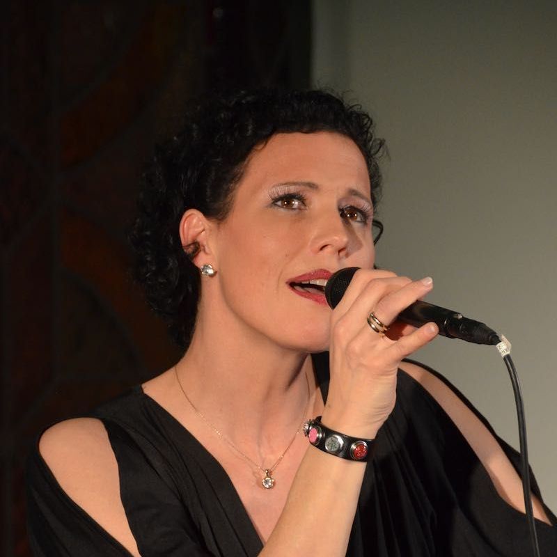 Opernsängerin und Gesangslehrerin auf der Bühne – Stimme Gogolin