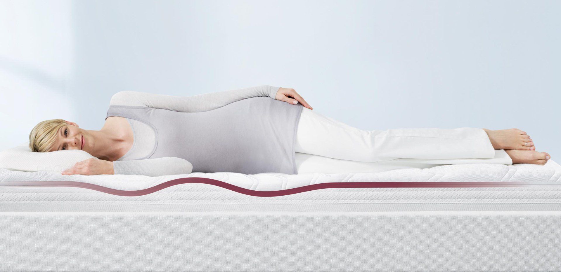 Foto: Röwa Frau liegend