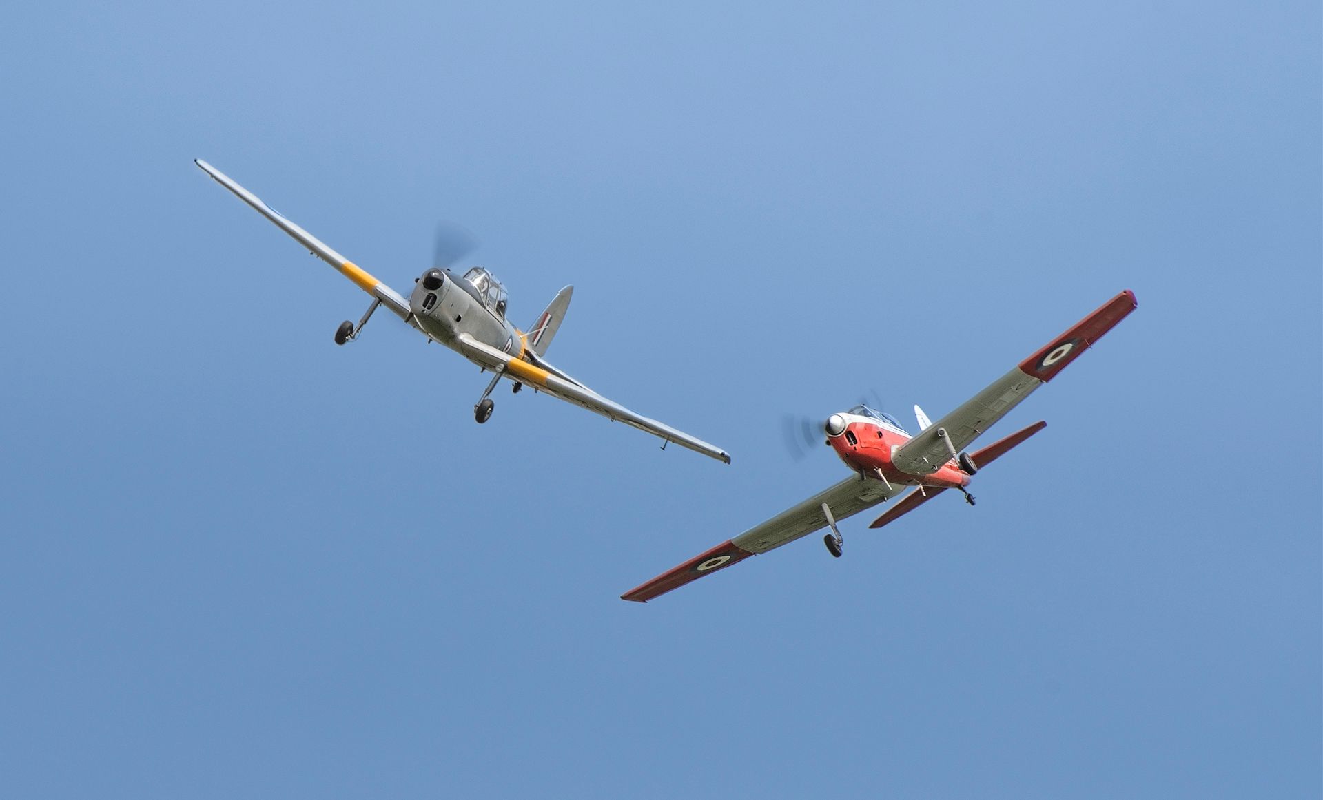 A pair of trainer aircraft giving a flying display