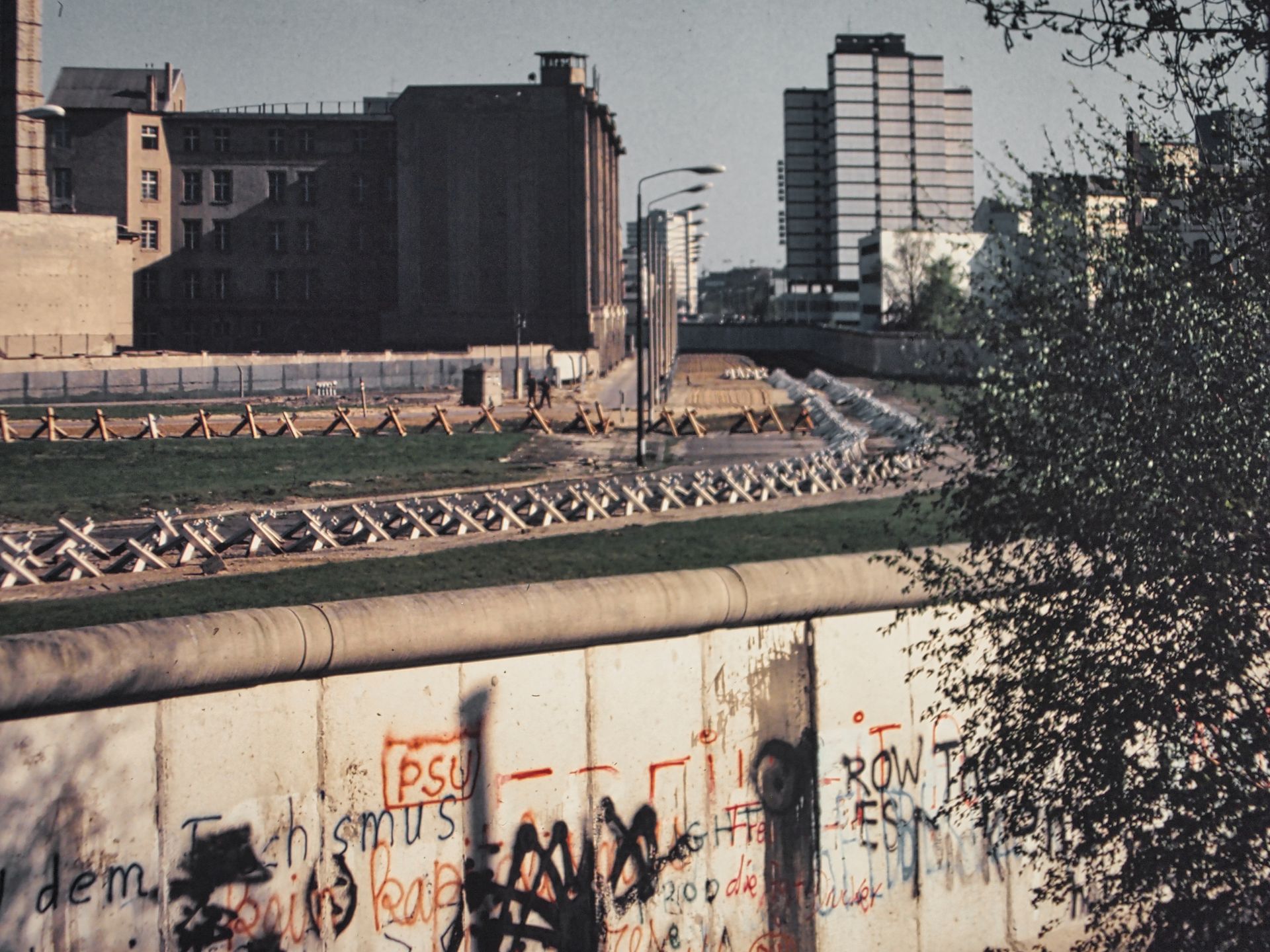 a view of the Berlin Wall in 1981
