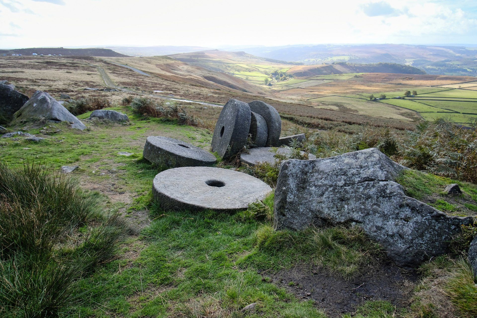 a view of the millstones at stanage edge in the peak district