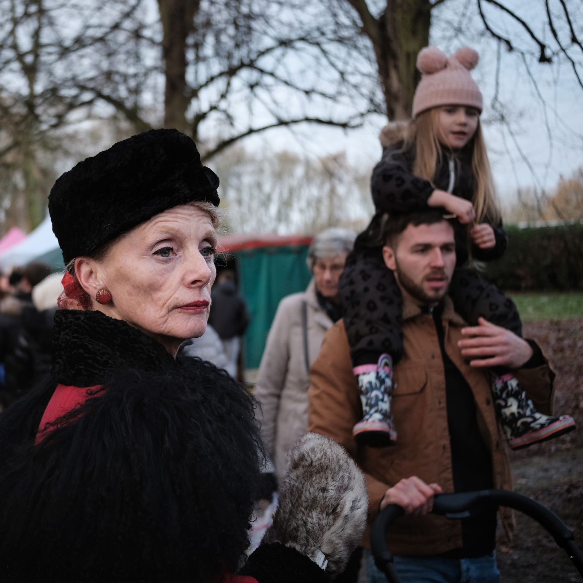 a face in the crowd, street photography at a christmas market