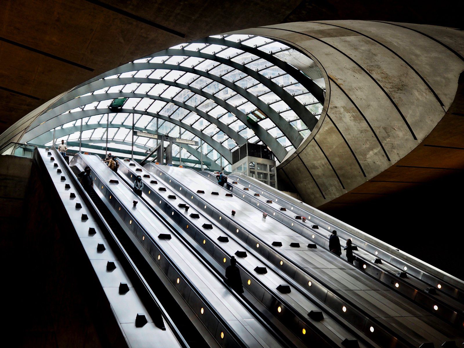canary wharf underground station