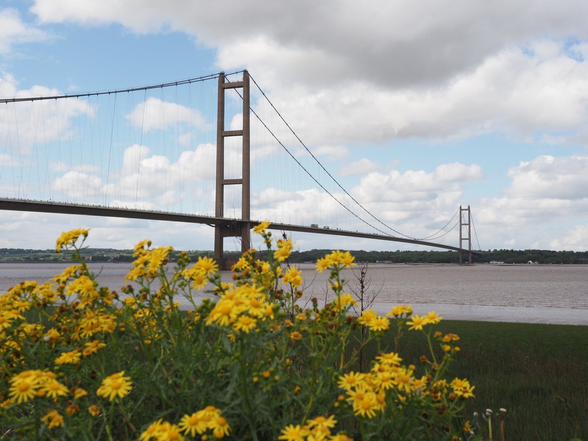 Photo by: Derek Smith the humber bridge looking north