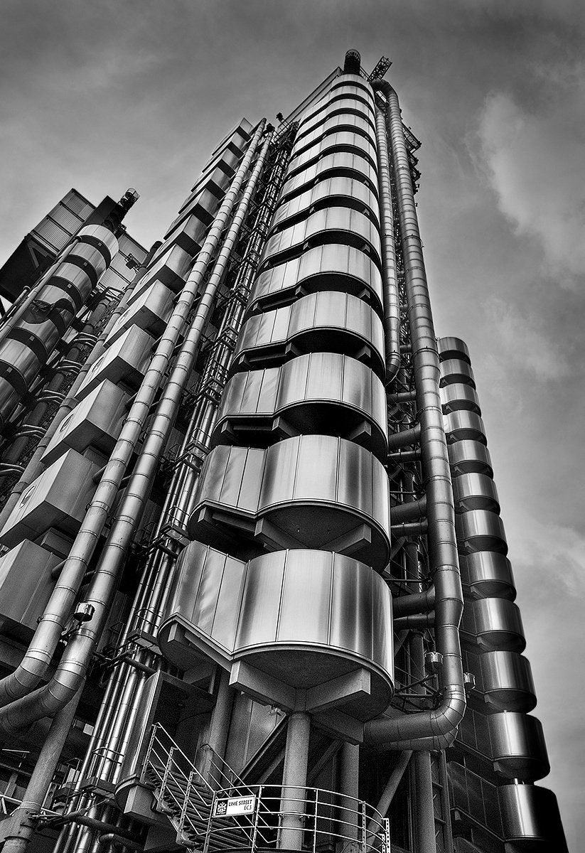 a view of the lloyds building