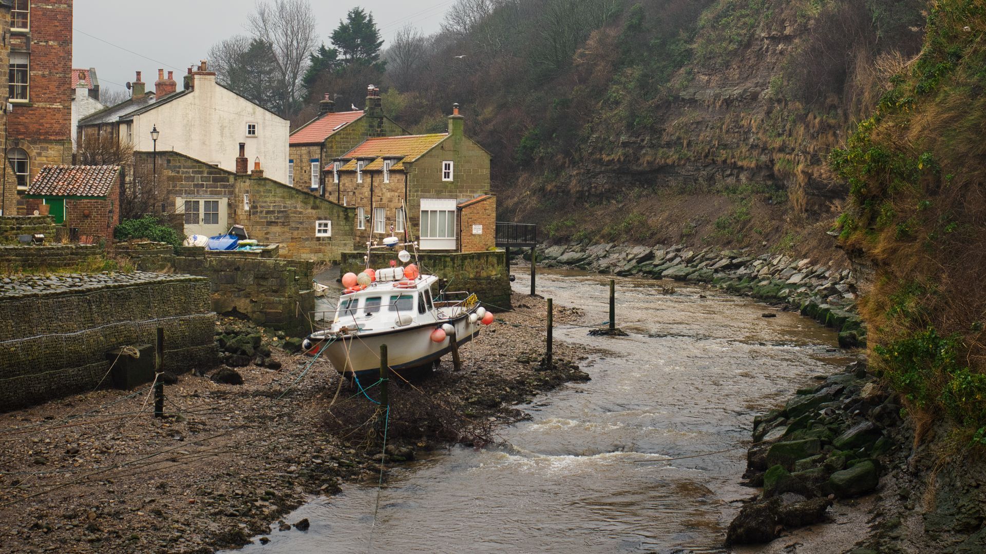 A boat on the banks of Staithes Beck
