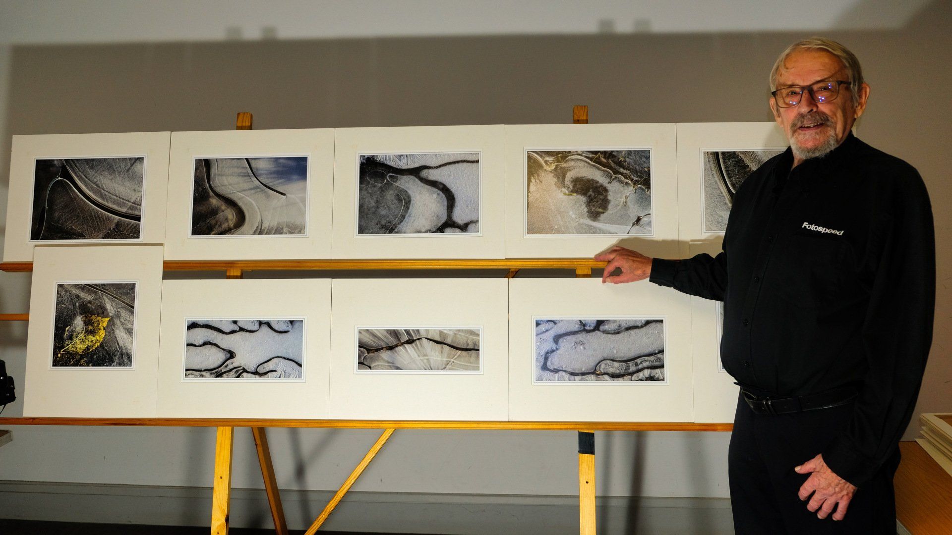 Peter Yeo by Derek Smith peter yeo giving a print talk