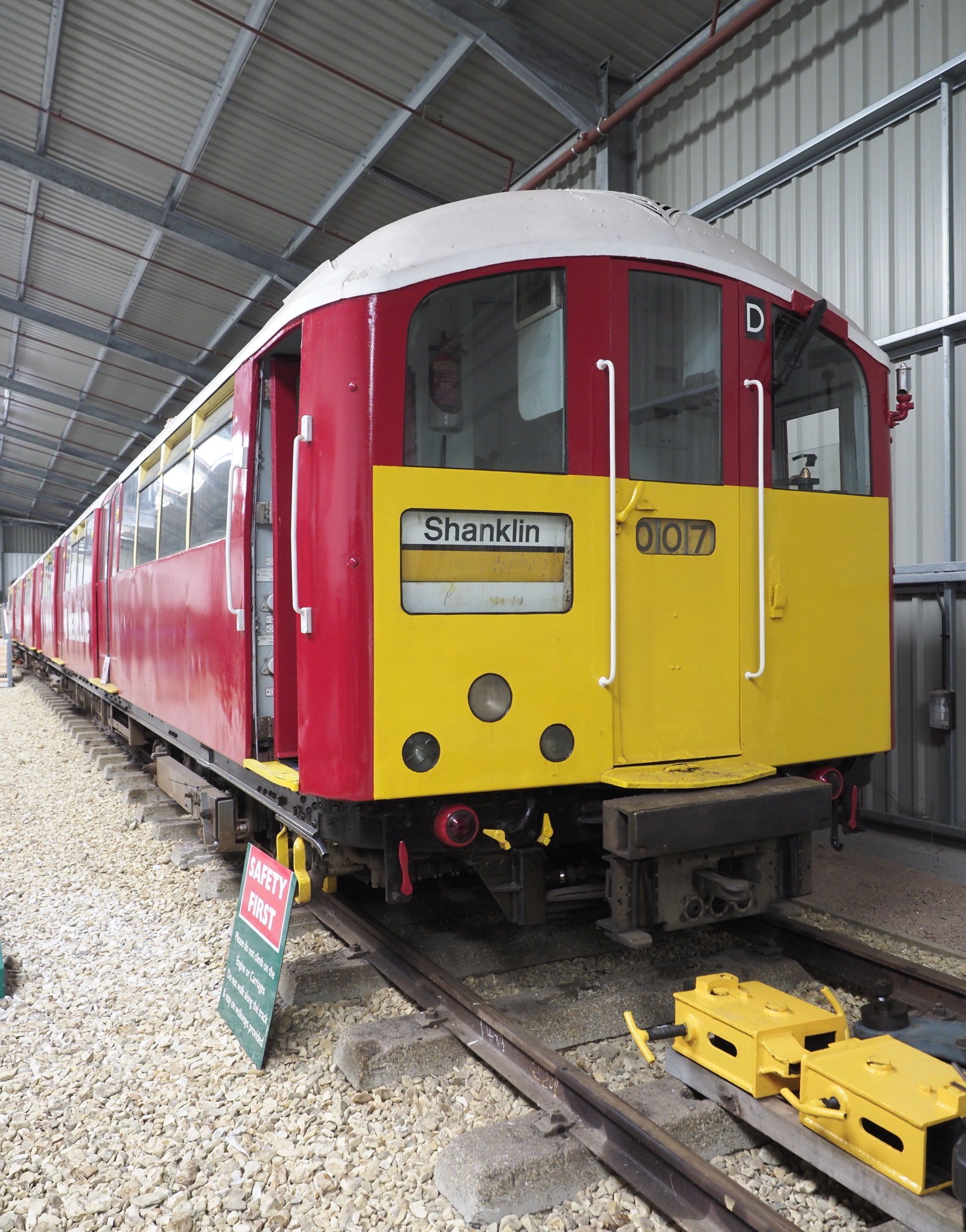 1938 london underground passenger train