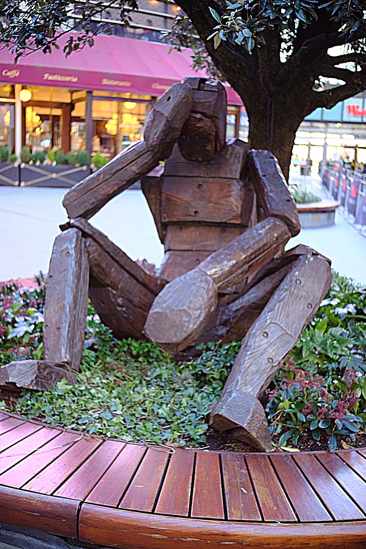 sculpture photo by Derek Smith wooden sculpture at westfields stratford