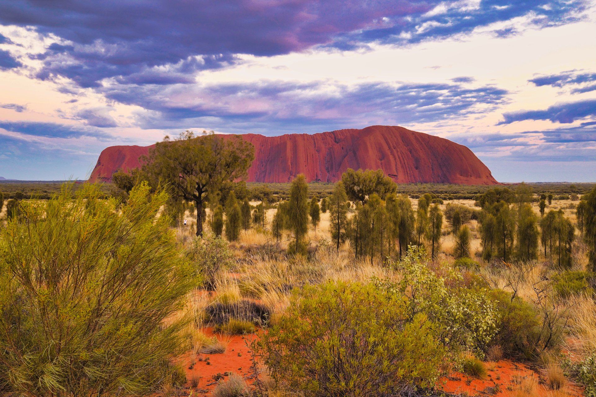 Uluru Sunrise photo by Derek Smith uluru in the australian desert