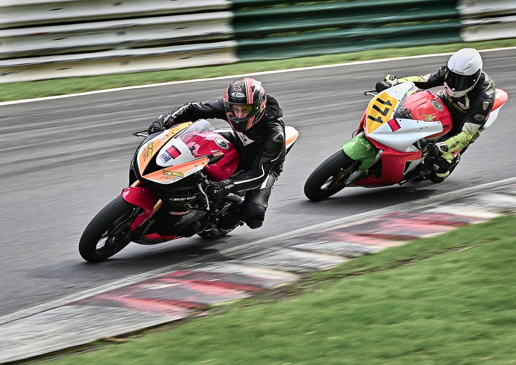 a pair of motorbikes chasing around the cadwell circuit