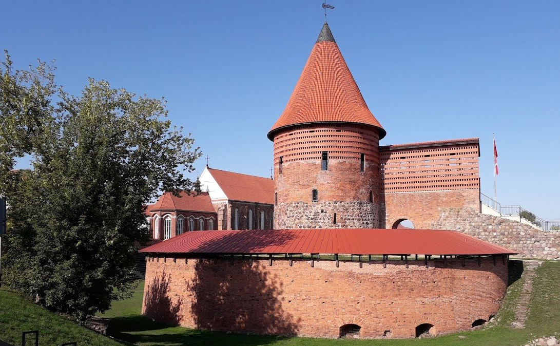 Kaunas - Bus Reisen Berlin Kaunas Burg