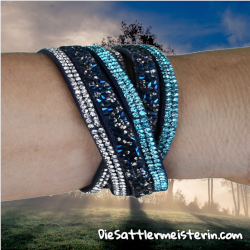 Glitzerarmband dreireihig. Foto: August Aust Glitzerarmband dreireihig. Foto: August Aust