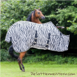 Fliegendecke mit Zebra-Muster von Waldhausen. Foto: August Aust Fliegendecke mit Zebra-Muster von Waldhausen. Foto: August Aust