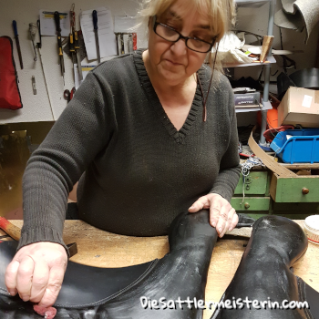 Sattelaufpolstern. Sattelaufpolstern.