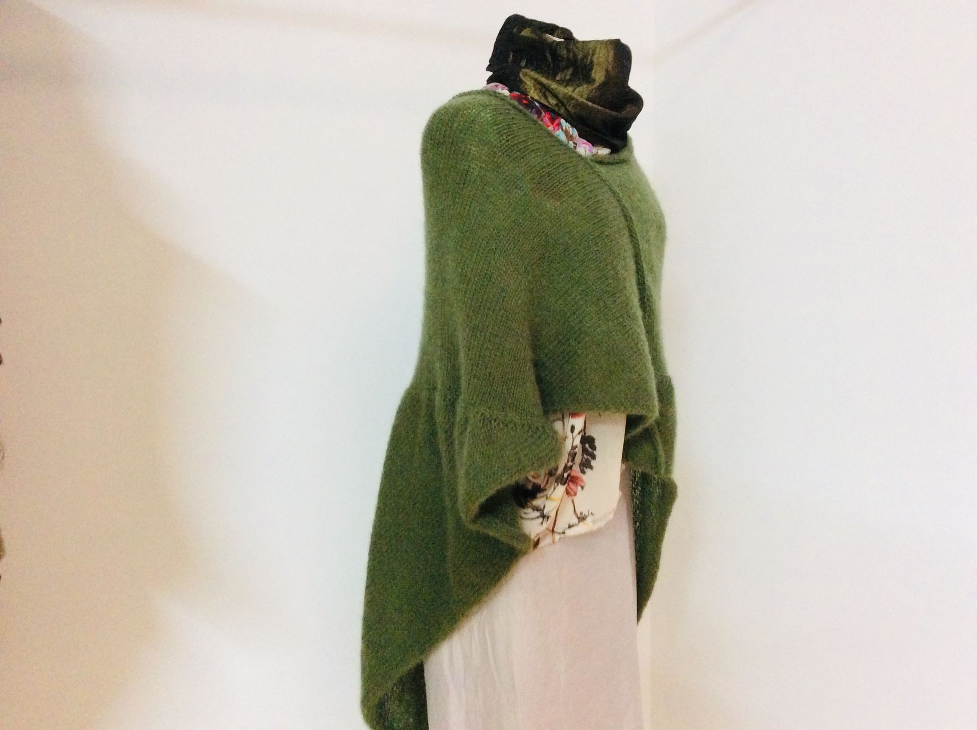Handgefertigte Mode, nachhaltige Wolle, Mode aus kbT, GOTS-zertifizierte Wolle, Modeatelier Tübingen