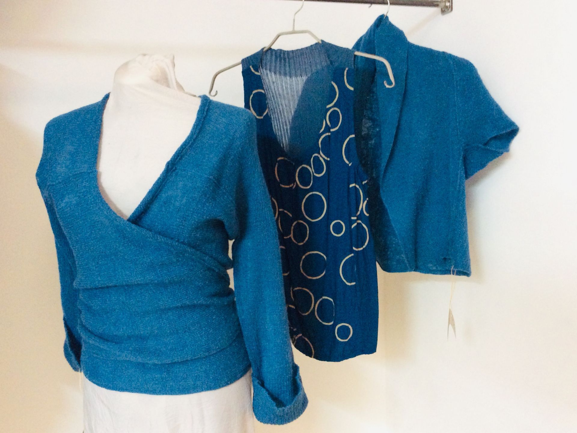 Handgefertigte Mode, nachhaltige Wolle, Mode aus kbT, GOTS-zertifizierte Wolle, Modeatelier Tübingen