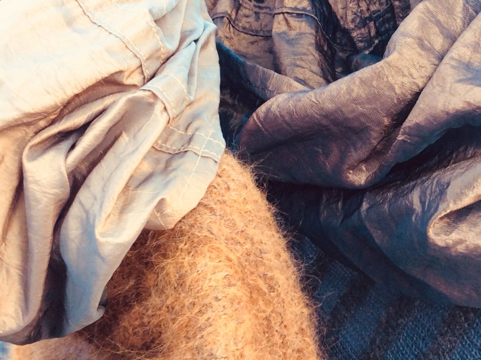 Handgefertigte Mode, nachhaltige Wolle, Mode aus kbT, GOTS-zertifizierte Wolle, Modeatelier Tübingen