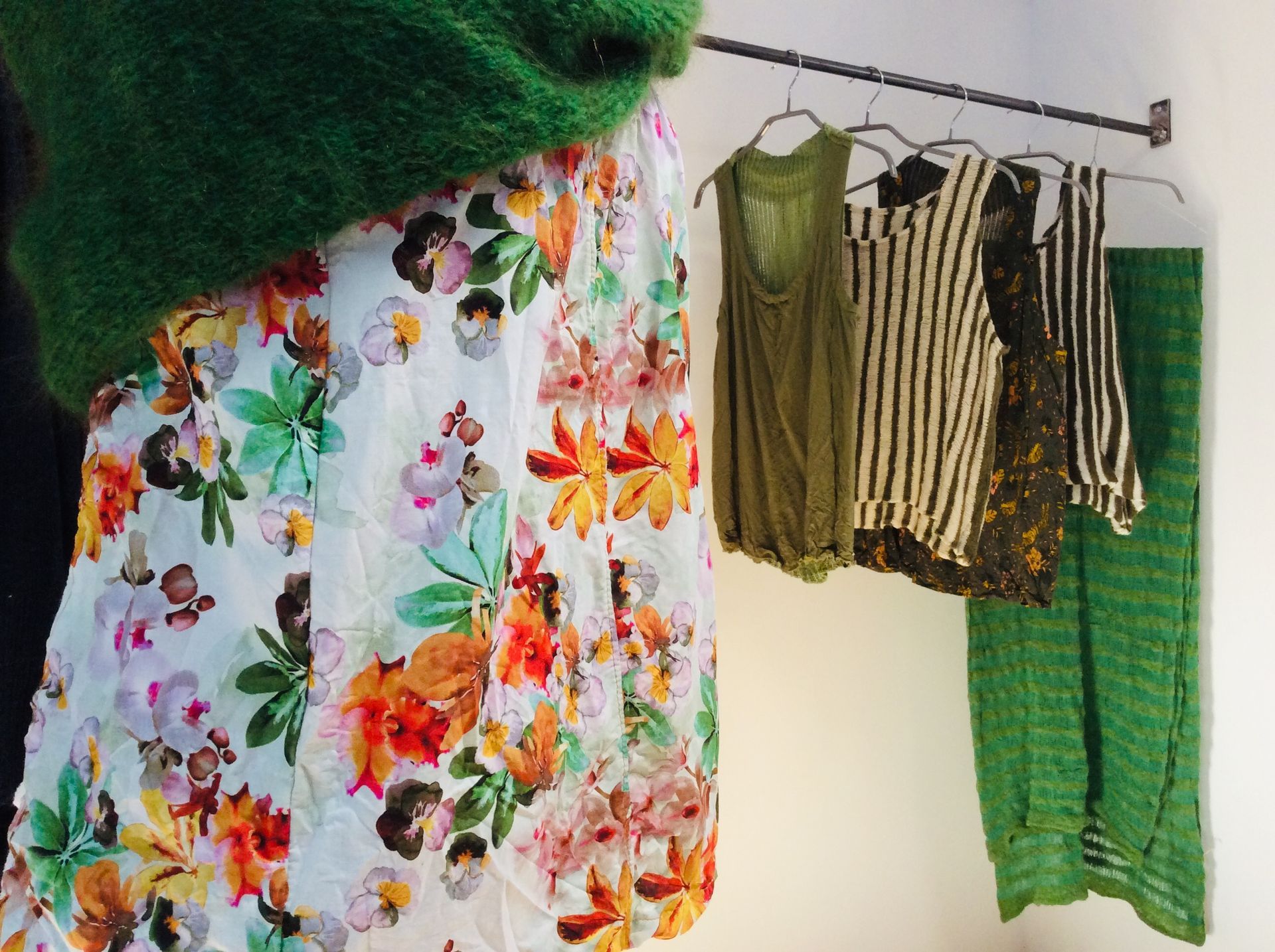 Handgefertigte Mode, nachhaltige Wolle, Mode aus kbT, GOTS-zertifizierte Wolle, Modeatelier Tübingen