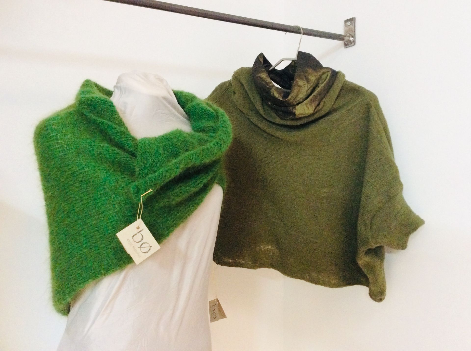 Handgefertigte Mode, nachhaltige Wolle, Mode aus kbT, GOTS-zertifizierte Wolle, Modeatelier Tübingen