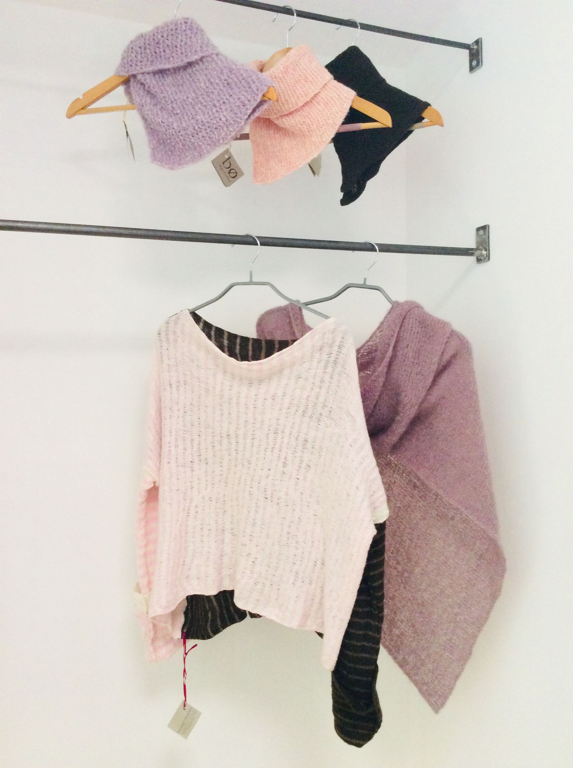 Handgefertigte Mode, nachhaltige Wolle, Mode aus kbT, GOTS-zertifizierte Wolle, Modeatelier Tübingen